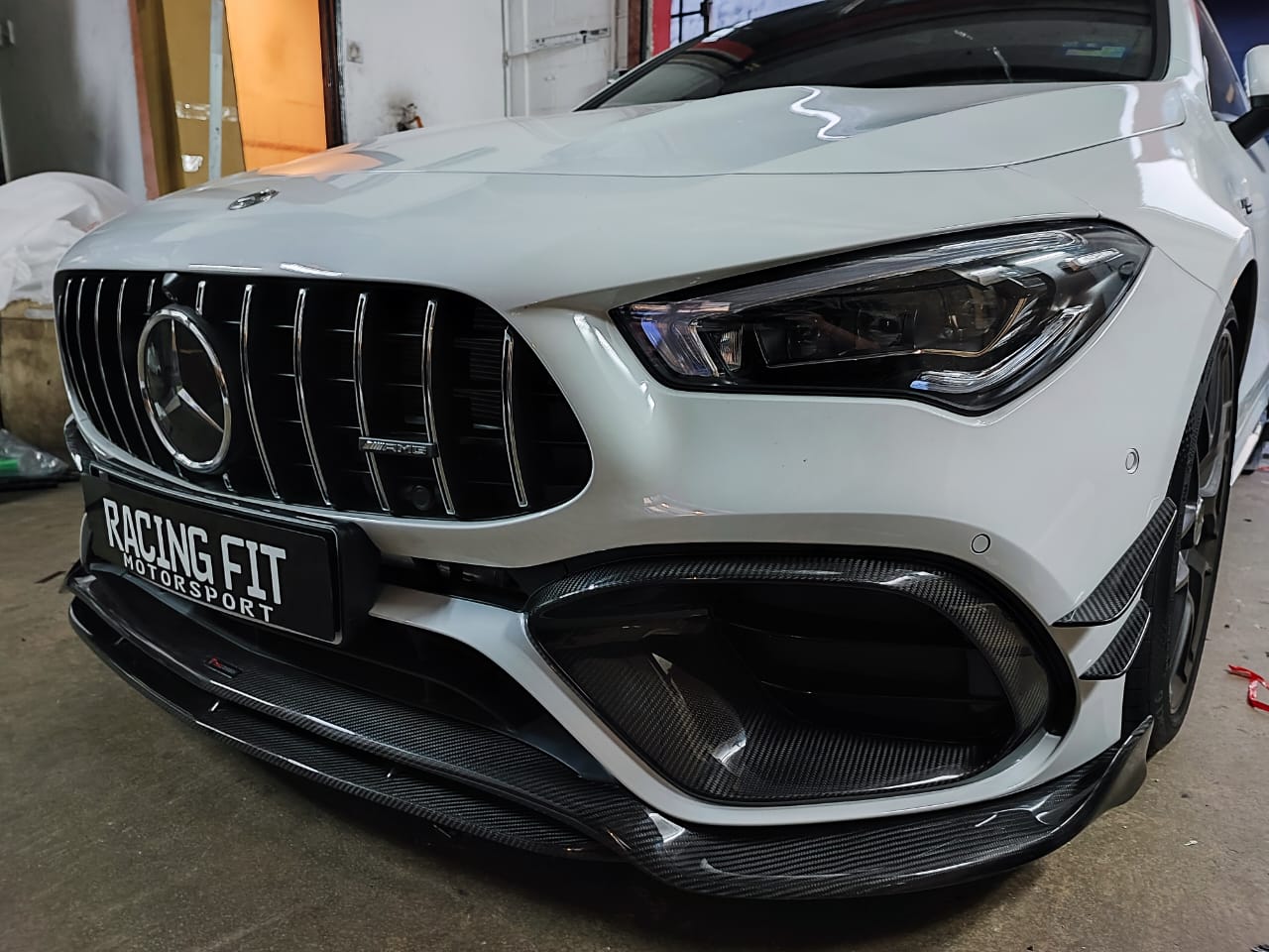 W118 CLA W118 CLA45S CARBON FIBER SKIRTING BODYKIT